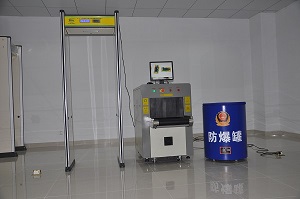 “檢察院安檢門”/