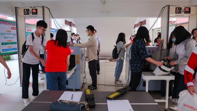 學校安檢門